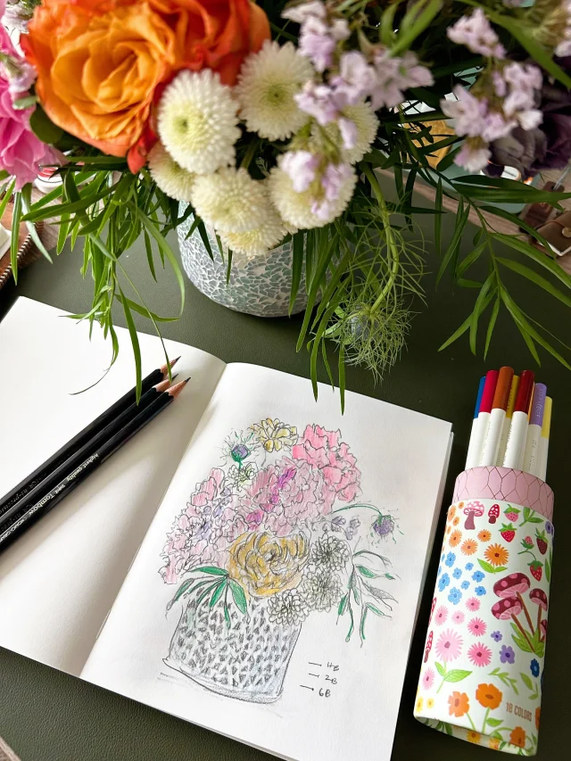 Hi friends, hope you had a gentle week 🫶🏽 I was planning to do a livestream, but my kids were home sick for the past few days, which took priority.  I did make time to sketch flowers of a lovely bouquet that my close friends (D+R) had delivered in memory of my kitty Bayliss. It’s been 6 days since we said goodbye and it’s been hard - I can’t get myself to put away the box he napped in because I keep looking over at it, expecting to see a snoring fur ball 💔  Thanks again for all the supportive messages and kind thoughts - I may not be able to respond to each one, but know I’m so grateful 💕  Paper: Midori cotton
Pencils: Tombow MONO Drawing Pencils, Irojiten Colored Pencils Desk Cup, Cottage  #tombowusa #tombowpencil #tombow #midori #floralsketch #floraldrawing #arttherapy